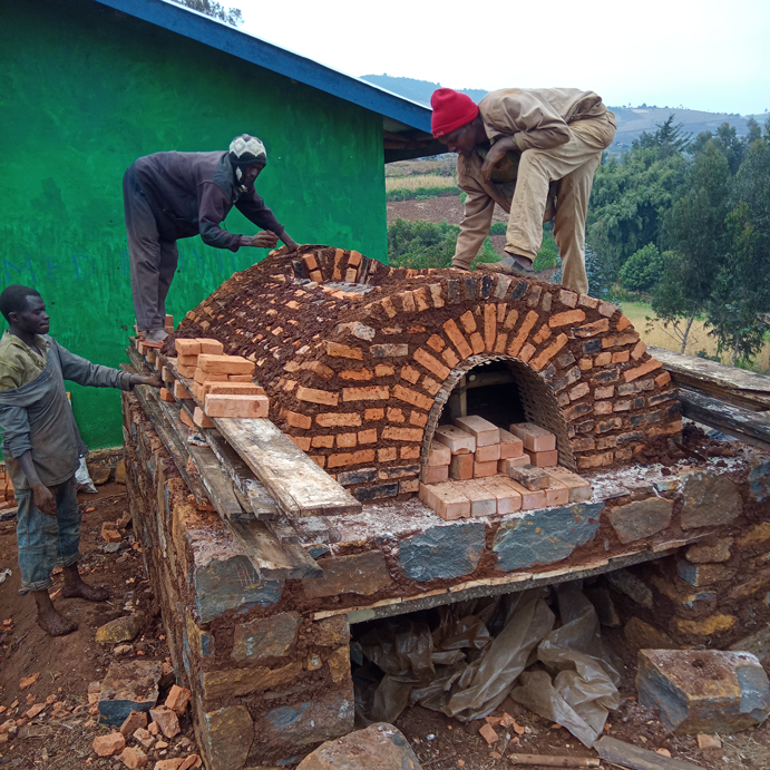 Backofenbau in Burundi