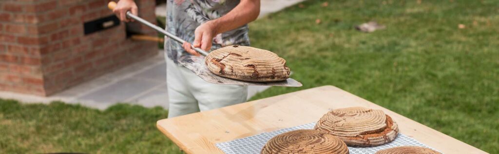 Brot frisch aus dem Holzbackofen der Wolfshöher Tonwerke
