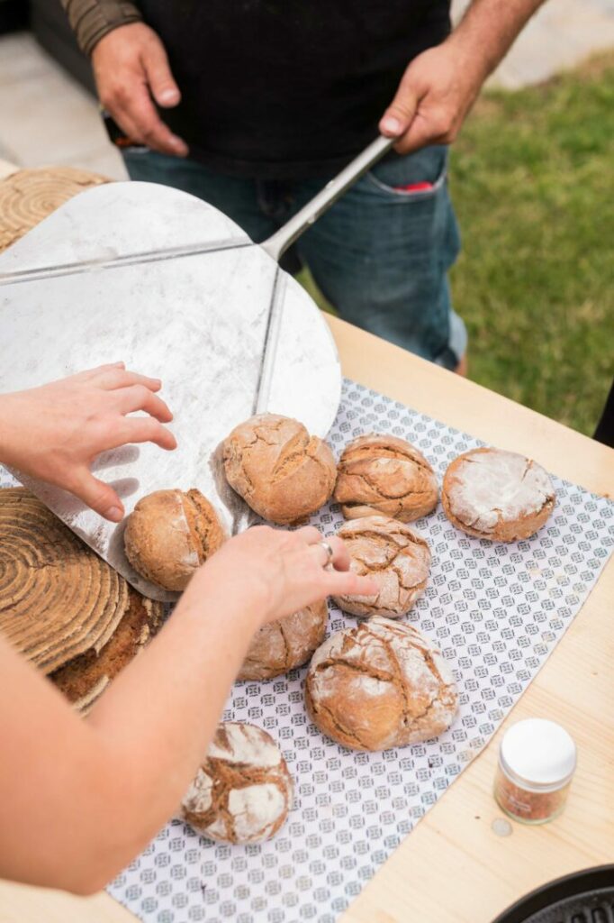 Brot und Brötchen aus dem Steinbackofen von den Wolfshöher Tonwerken